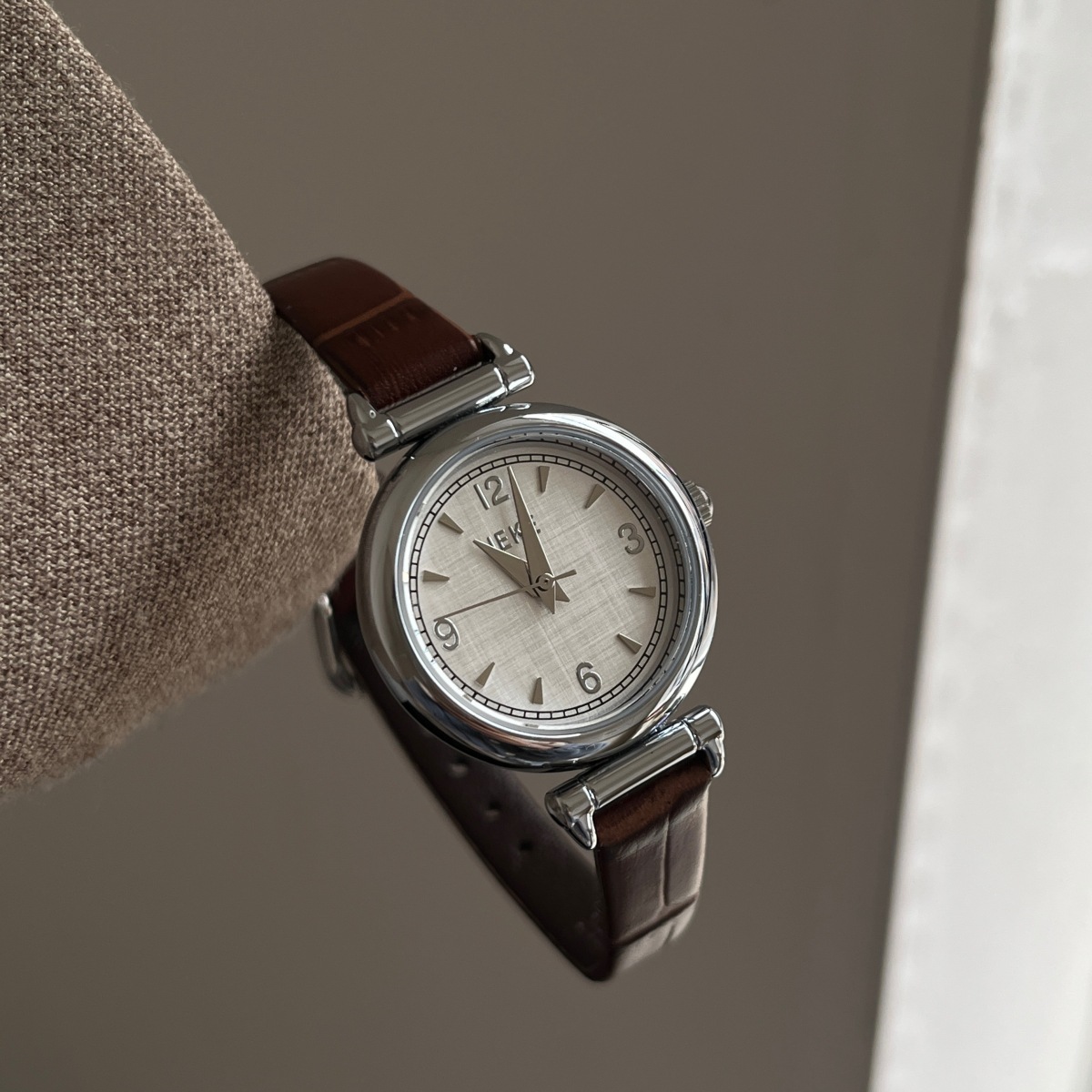 Vintage Style Luxury Watch Hig - Luxury Watch With Leather Strap review and price